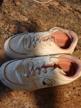 Kids White Sneakers with Pink Lining and Snoopy Graphic
